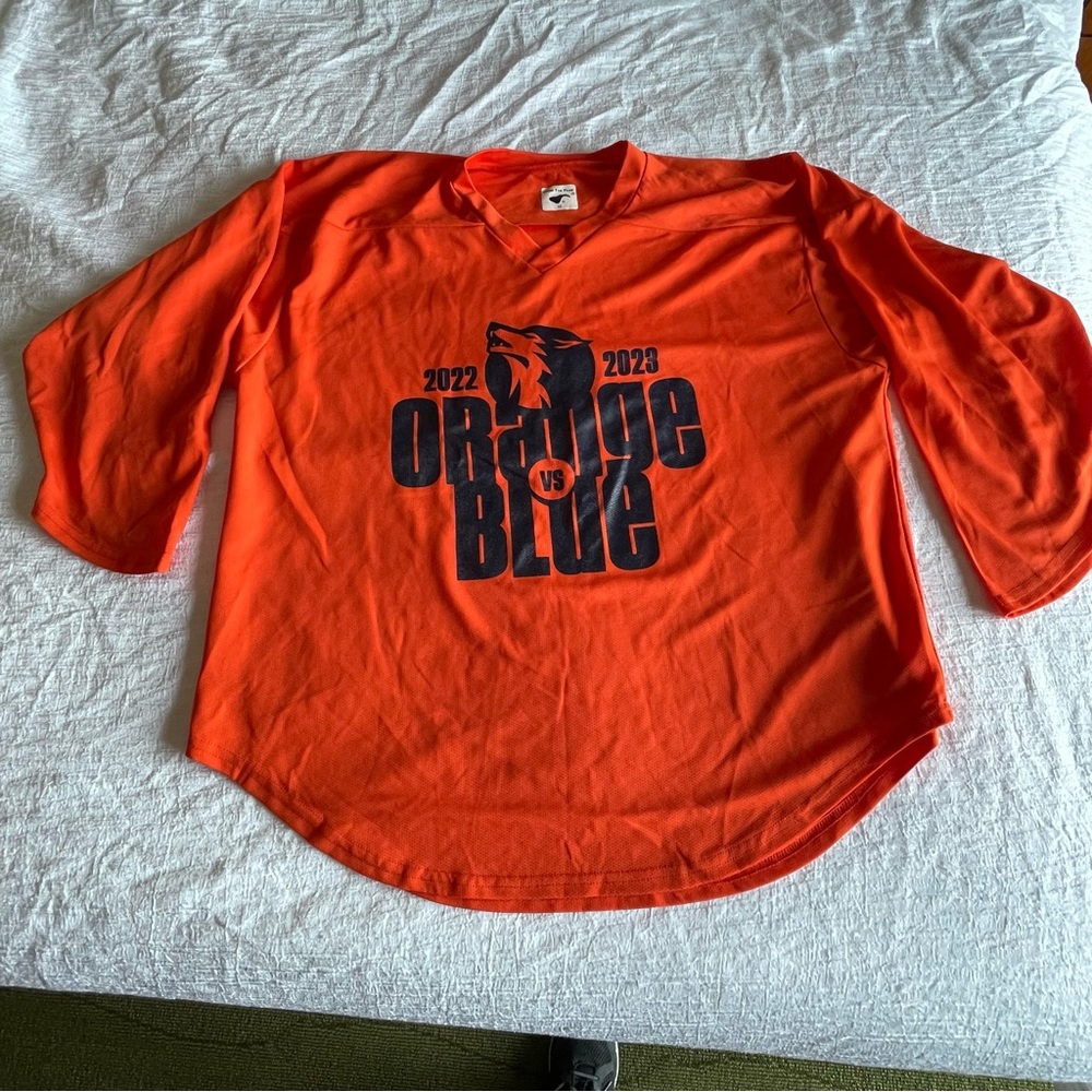 GUC hockey jersey size M